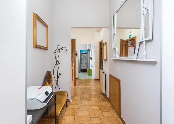 Travelershome Ciampino&Morena GuesthouseAlbergo